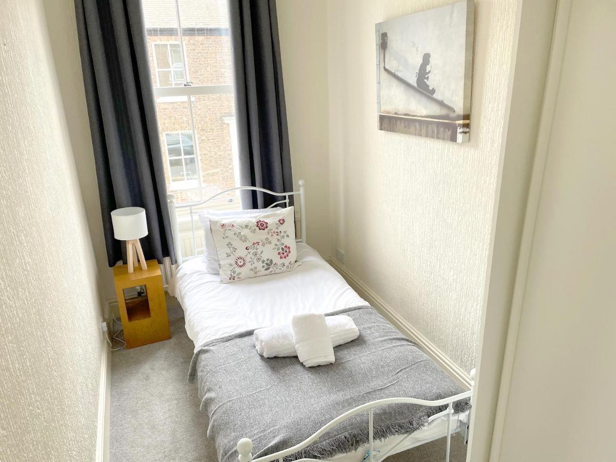 יורק The Vines - Stunning Period Home With Free Parking מראה חיצוני תמונה